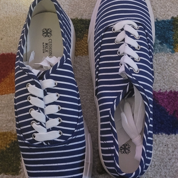 Avon Cushion Walk Women's Size 10 Sneakers Navy Blue/White - Picture 4 of 6